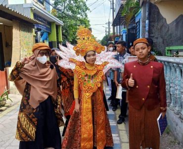 Sekolah Karakter SPEMJITU Gelar Pawai Budaya hingga Batik Fashion Show