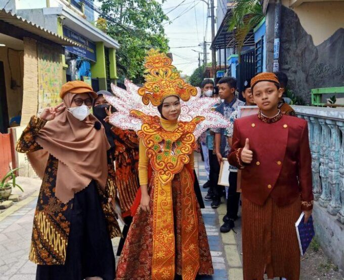 Sekolah Karakter SPEMJITU Gelar Pawai Budaya hingga Batik Fashion Show