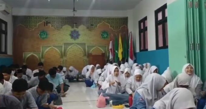 Pentingnya Sarapan Pagi, Puskesmas Wiyung Beri Penyuluhan Kesehatan di SMP Muhammadiyah 17 Surabaya