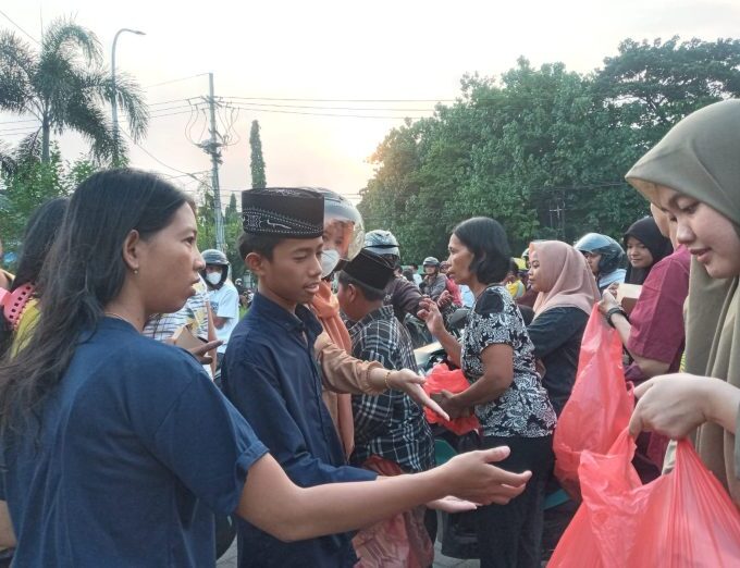 Berkah Ramadhan, Spemjitu Berbagi Ratusan Takjil Gratis