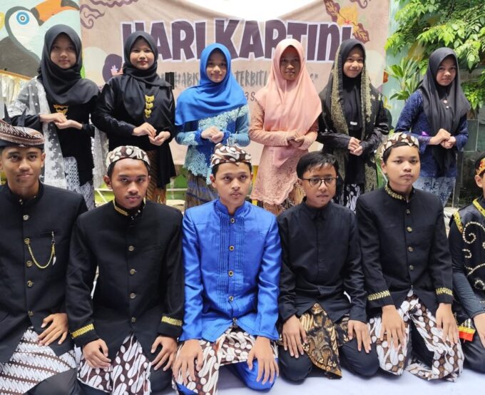 Semarak Hari Kartini Spemjitu: Dari Lomba Orasi hingga Fashion Show