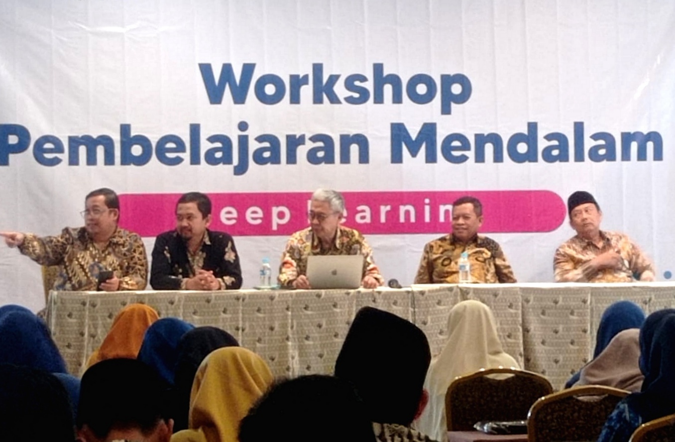 Di Blessing Hill Trawas, semangat baru pendidikan Muhammadiyah Jawa Timur berkobar. Workshop Deep Learning menjadi titik mula perubahan—mendekatkan guru pada peran sejatinya: membimbing jiwa, bukan sekadar mengajar.