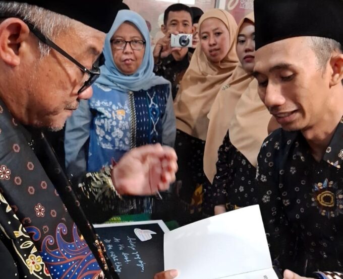 Buku Karya Siswa Spemjitu Dapat Apresiasi dari Mendikdasmen Abdul Mu’ti