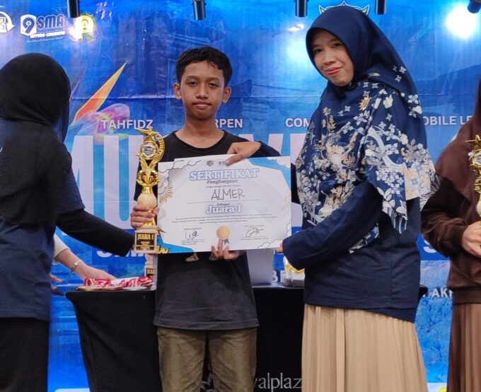 Tuangkan Isi Hati dalam Seni, Siswa Spemjitu Sabet Juara 1 Komik Strip
